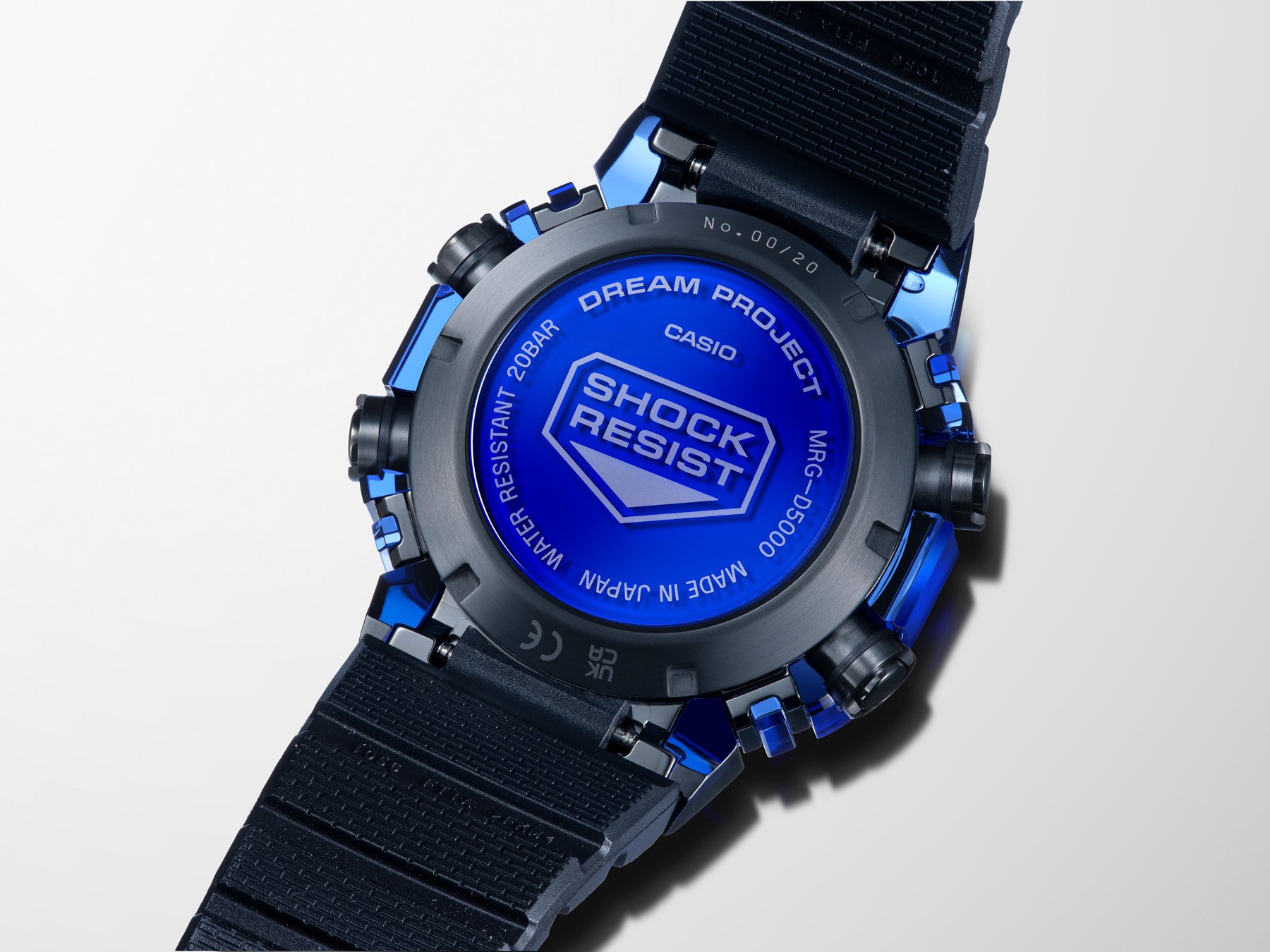 티타늄 케이스백과 사파이어 인서트 / 출처: Fratello Watches