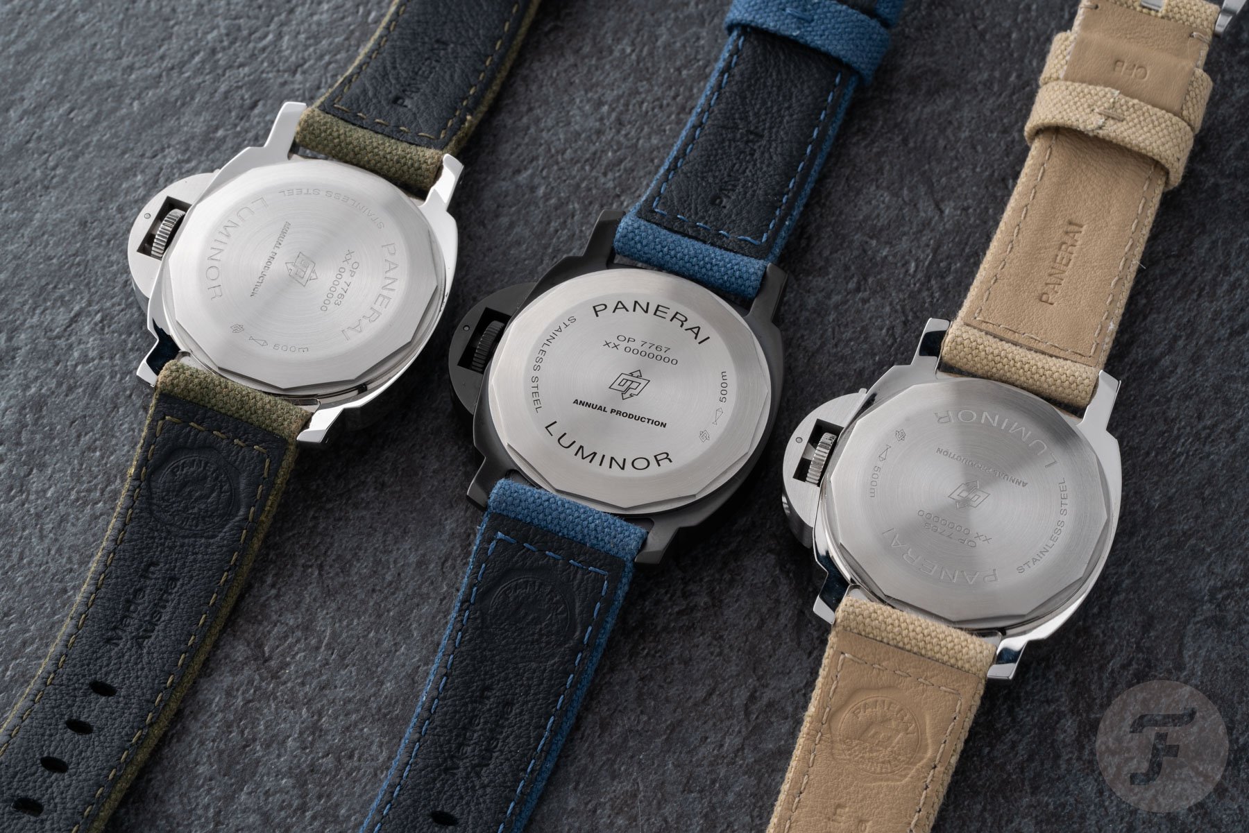 솔리드 케이스백을 아래로 뉘어 놓은 3종 / 출처: Fratello Watches