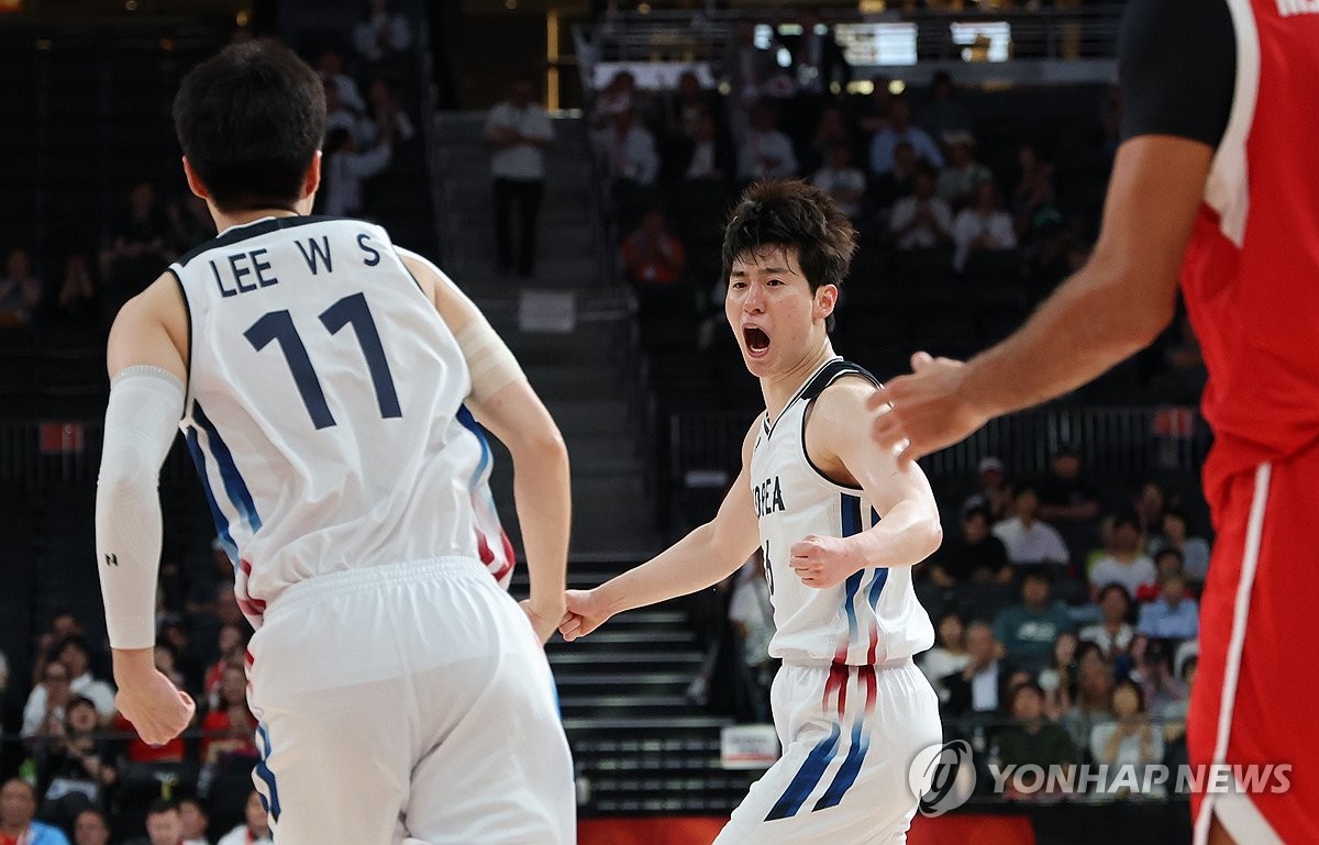 준결승 이란전에서 3점슛 7개를 터뜨린 이현중, 19점을 보탠 이우석, 포효하는 이정현 (사진=한국일보·연합뉴스)