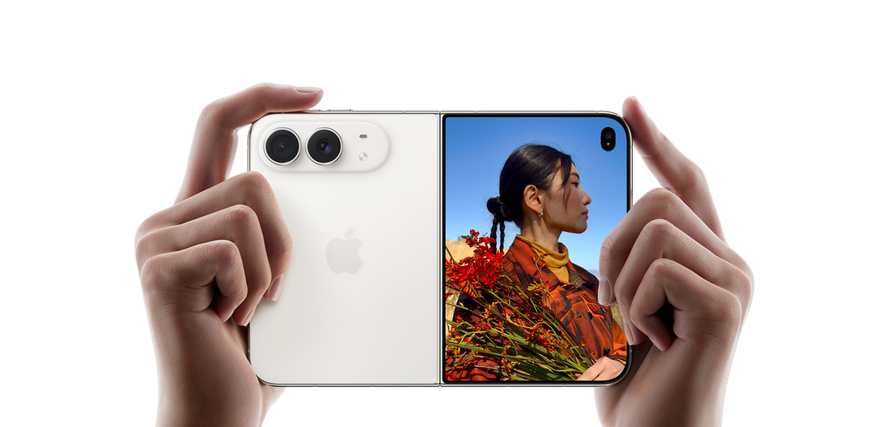 사용 장면과 접은 뒤 카메라 / 출처: Apple