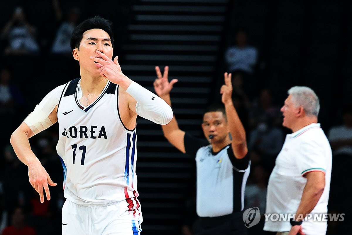 준결승 이란전에서 3점슛 7개를 터뜨린 이현중, 19점을 보탠 이우석, 포효하는 이정현 (사진=한국일보·연합뉴스)