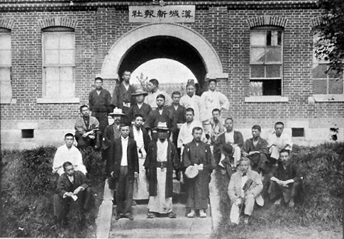 을미사변에 가담한 일본인들 / 위키미디어 공용·국사편찬위원회 우리역사넷